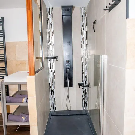 4 A 10 Personnes Avec Sauna
