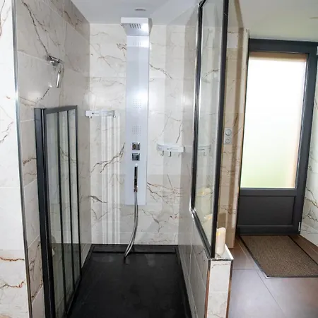 4 A 10 Personnes Avec Sauna